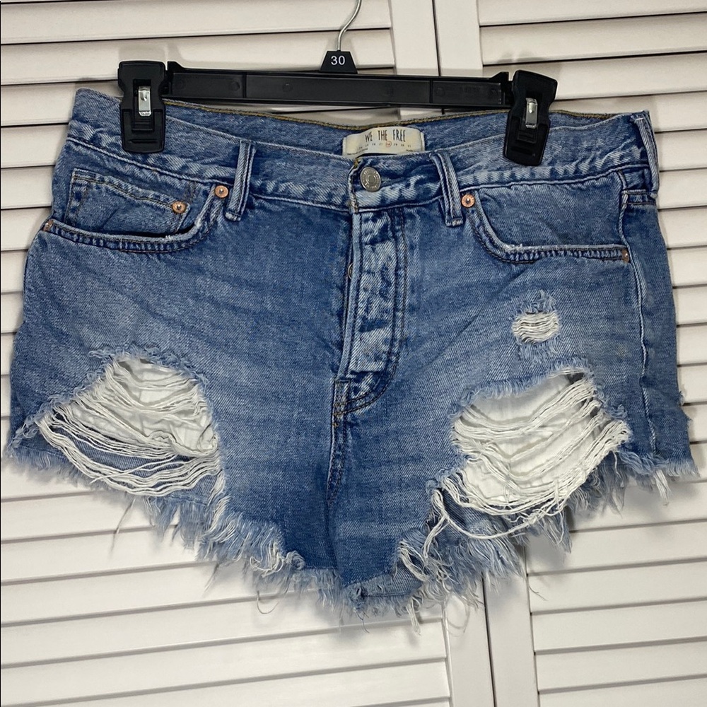 🔥🔥We The Free Blue Distressed Jean Shorts